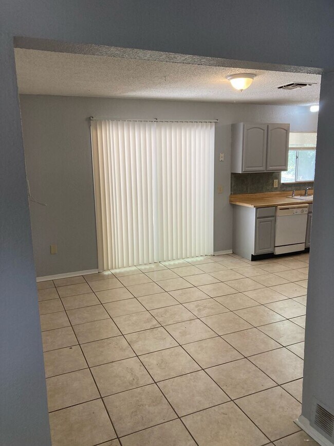 Foto del edificio - ZERO APPLICATION FEE FOR THIS 4BR/2BA NORTHEAST HOME