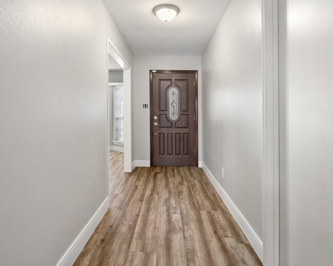 Building Photo - 25519 Many Oak Dr