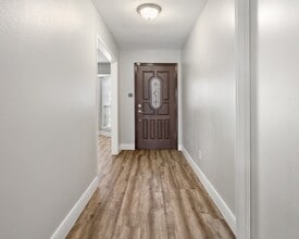 Building Photo - 25519 Many Oak Dr