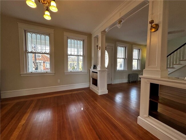 Foto del edificio - 100 Maple Ave