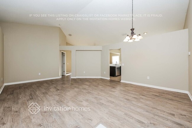 Foto del edificio - 6939 Crown Lake Dr