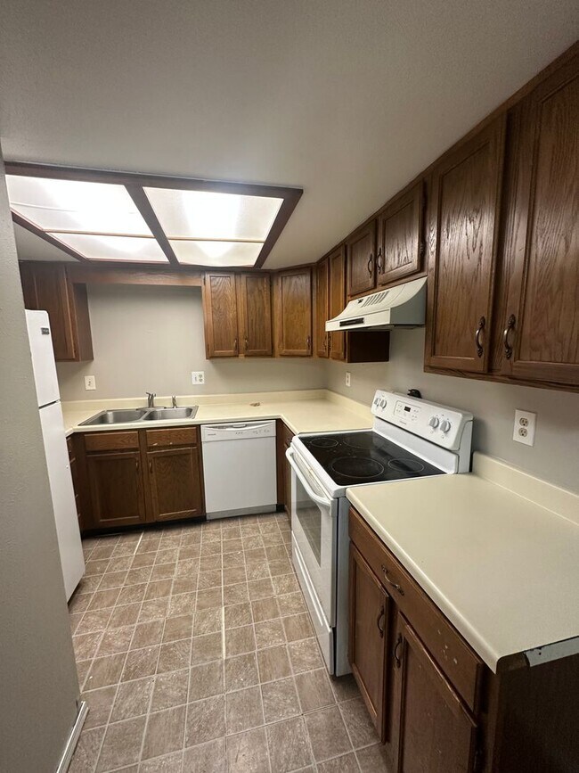 Foto del edificio - Spacious 2bed/2bath Apartment in unit W/D!