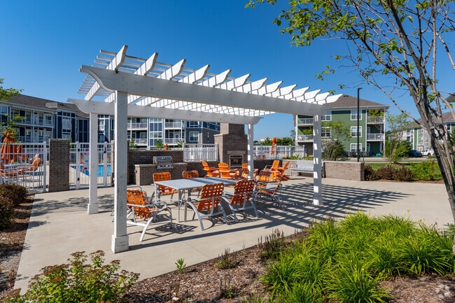 Building Photo - Parkway Flats