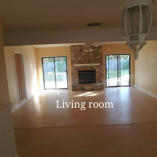 Foto del edificio - 1640 Lemonwood Rd