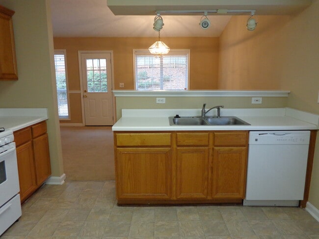 Building Photo - 3730 Sugarbrook Dr