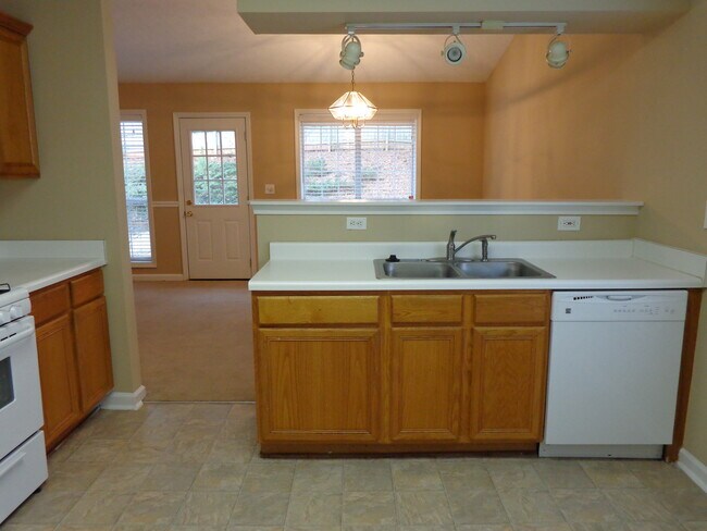 Foto del edificio - 3730 Sugarbrook Dr