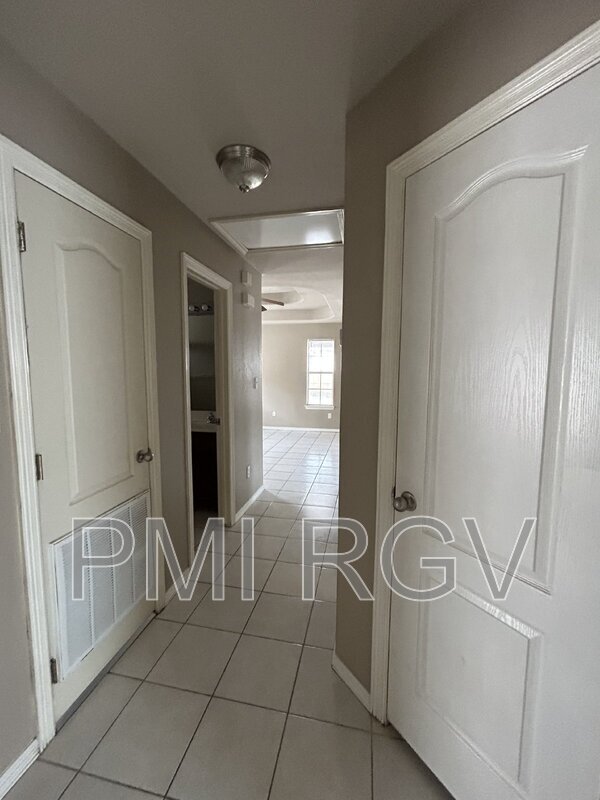 Foto del edificio - 809 W Bronze Dr