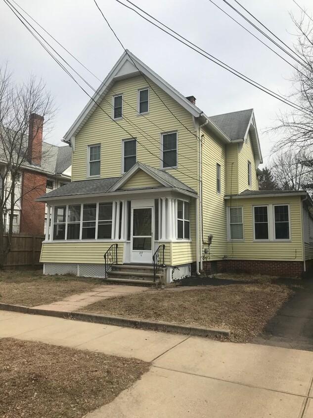 Building Photo - 217 Alden Ave