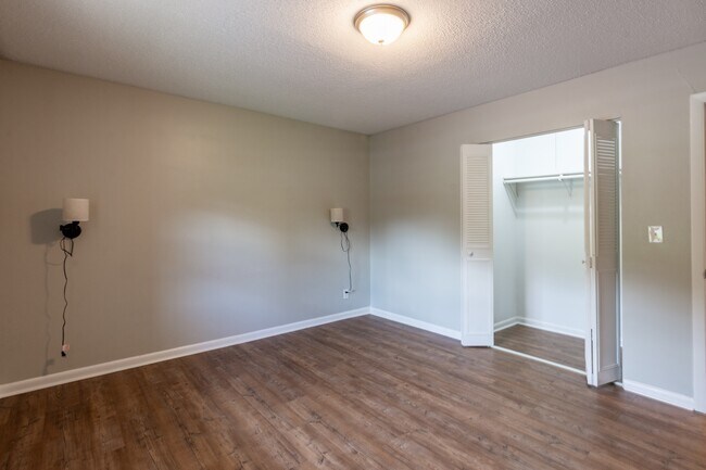 Foto del edificio - 8810 Springfield Rd