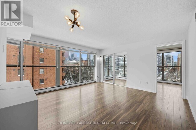 Photo du bâtiment - 65 Scadding Ave