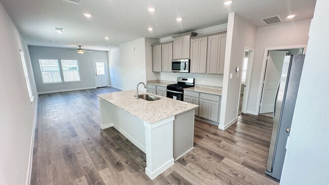 Foto del edificio - Brand new! Modern 3-Bedroom with Open-Conc...