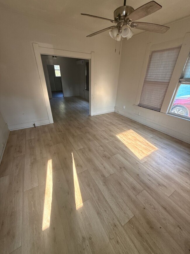 Foto del edificio - A charming 3-bedroom, 1-bathroom home loca...