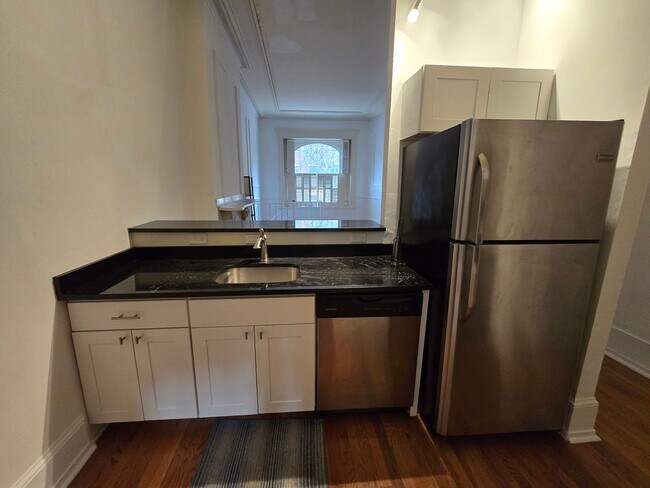 Building Photo - 1738 Green St