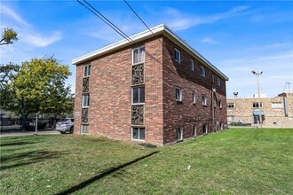 Building Photo - 18809 Bella Dr