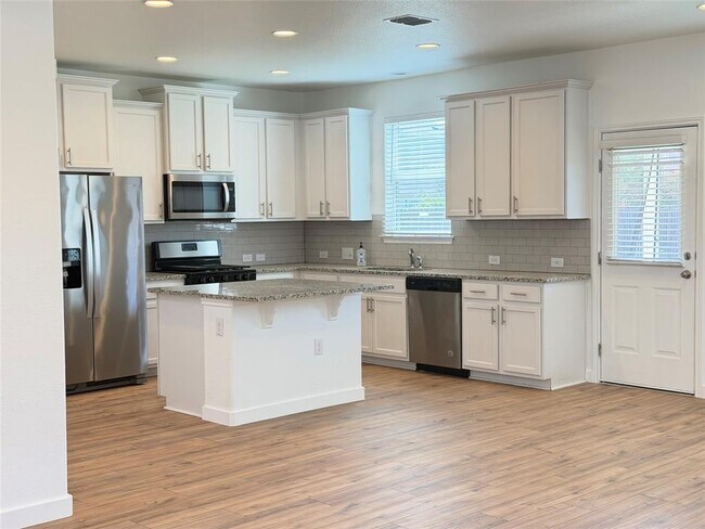 Foto del edificio - 10321 Forest Grove Dr