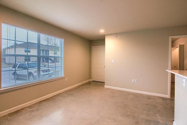 Building Photo - 300 Stubblefield Ln