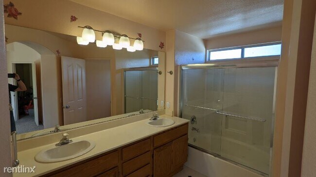 Building Photo - 4 br, 3 bath House - 9438 Garden Knoll Way