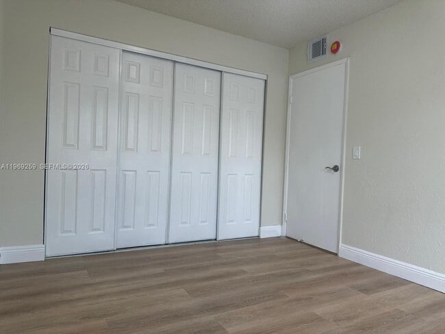 Building Photo - 1463 Lake Crystal Dr