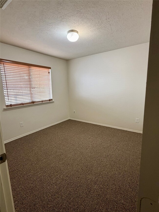 Building Photo - 8943 Farm Ridge Ln