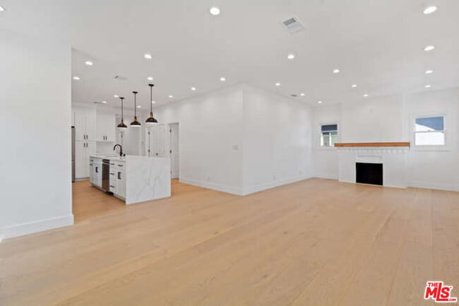 Building Photo - 3465 2nd Ave