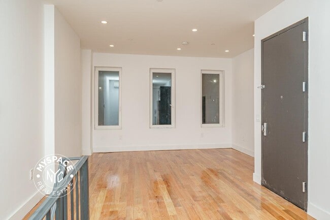 Building Photo - 472 Gates Ave