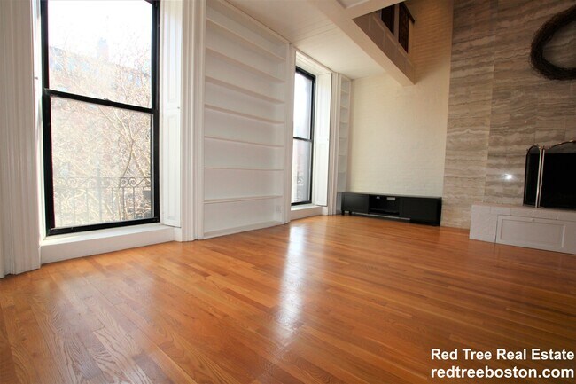 Building Photo - 124 Beacon St