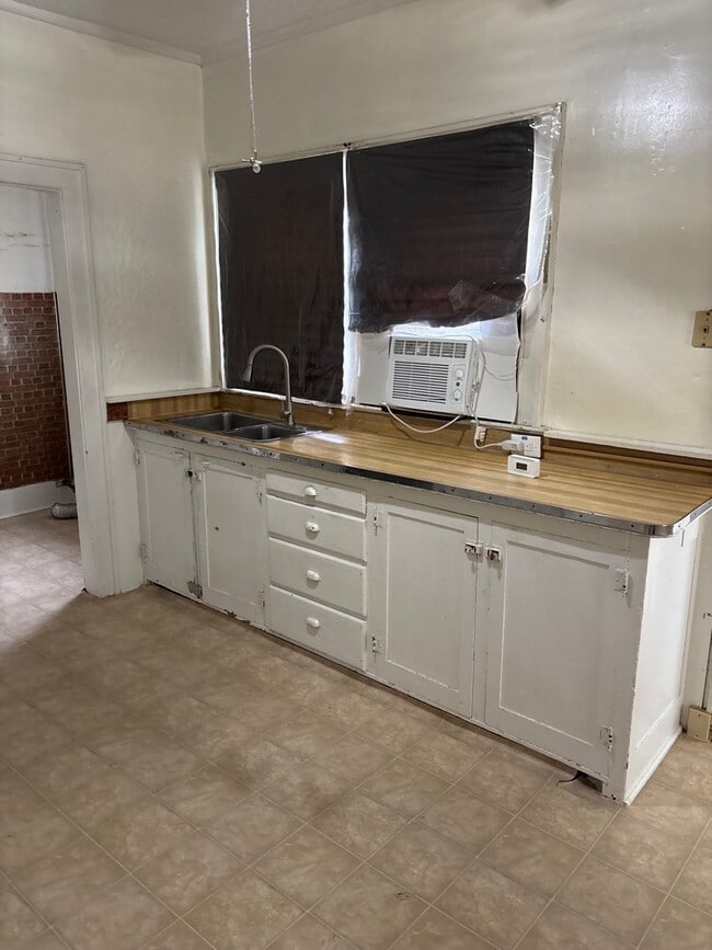 Foto del edificio - 804 W Ashland Ave