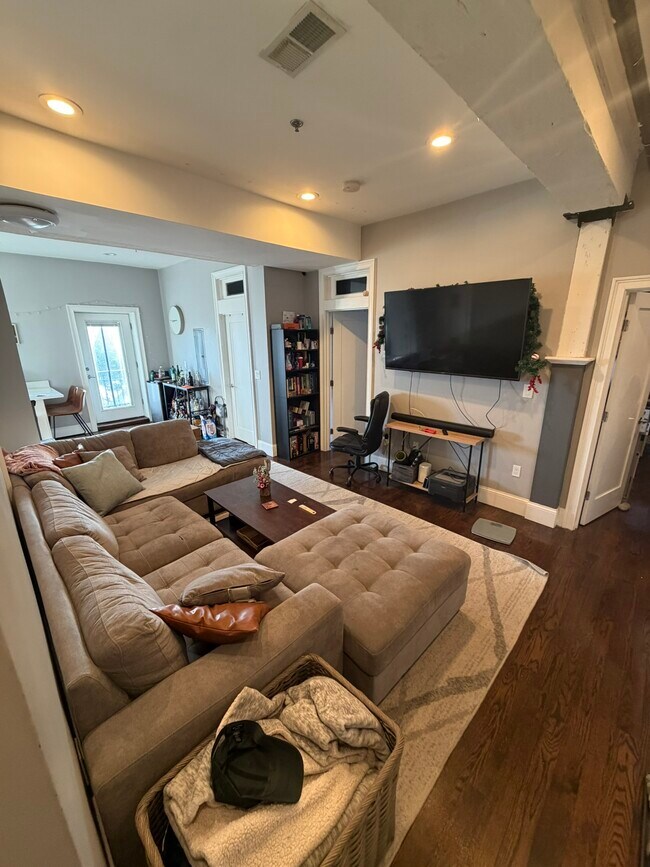 Foto del edificio - 172 W 4th St