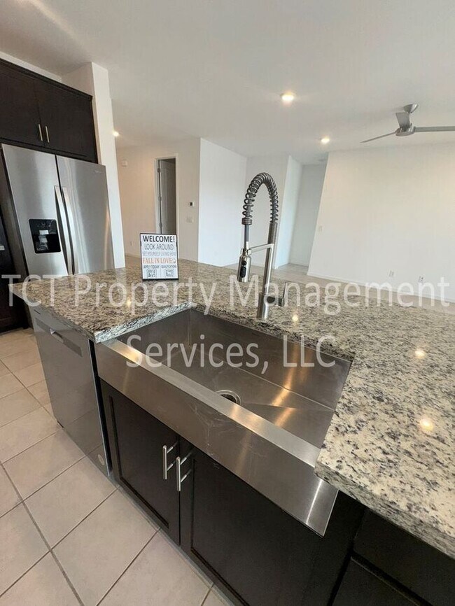 Foto del edificio - Beautiful newer home in San Tan Groves