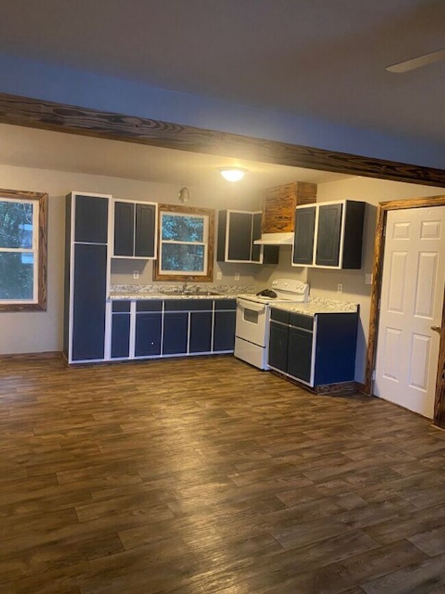 Building Photo - 784 Rose Ct