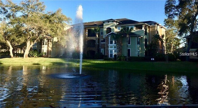 Foto del edificio - 10101 Courtney Palms Blvd
