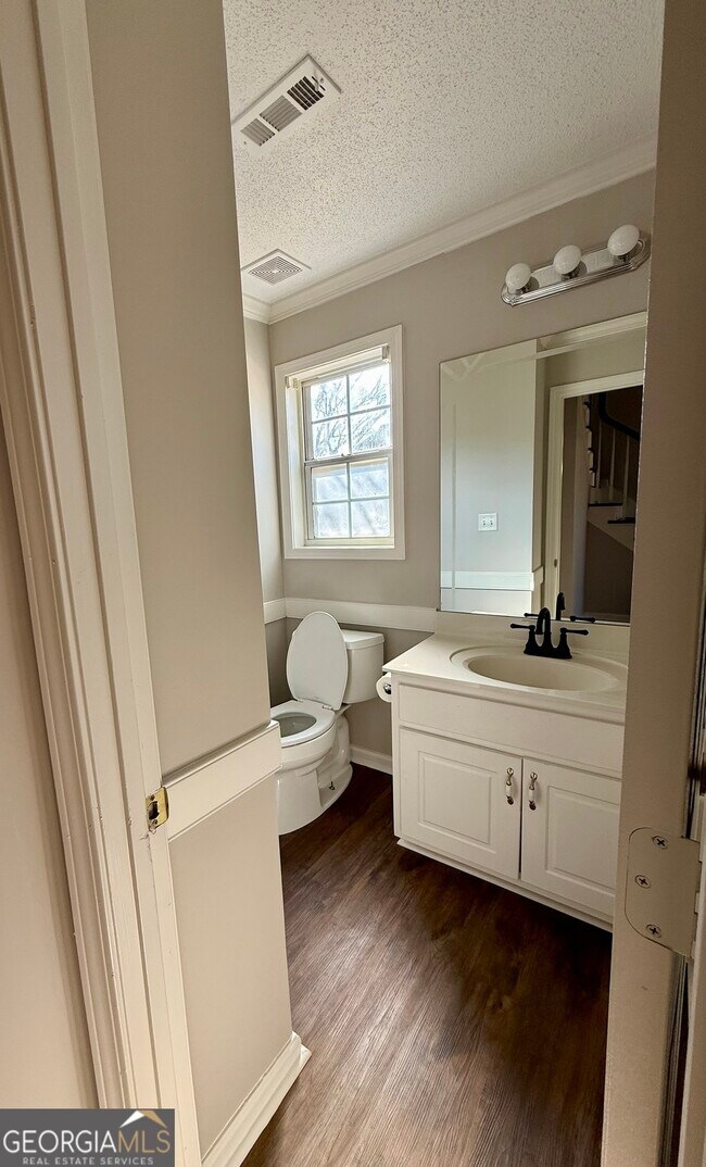 Building Photo - 3005 Edgewater Pointe