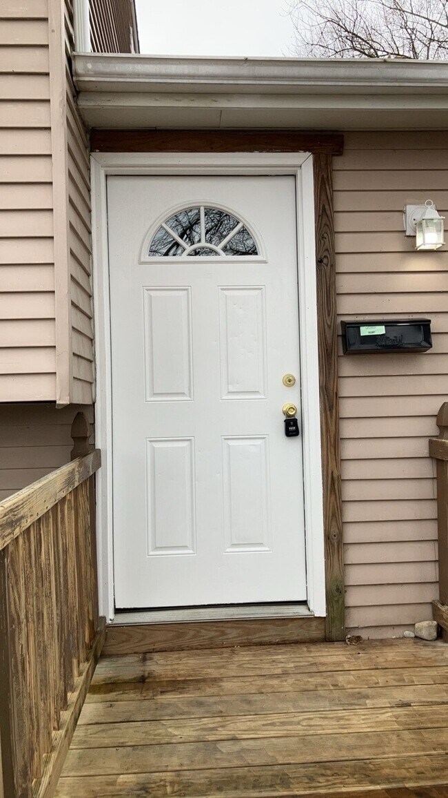 Foto del edificio - 105 Woodard Dr