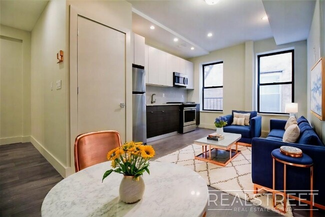 Building Photo - Gorgeous Spacious 3 Bedroom in Prime Crown Heights