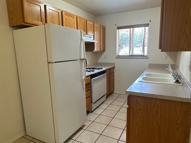 Foto del edificio - 2 bedroom 2 bathroom duplex available for ...
