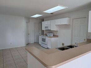 Building Photo - 3010 Pine Valley Dr