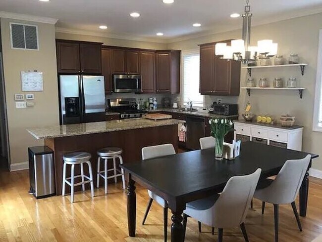 Foto del edificio - 2531 W Moffat St