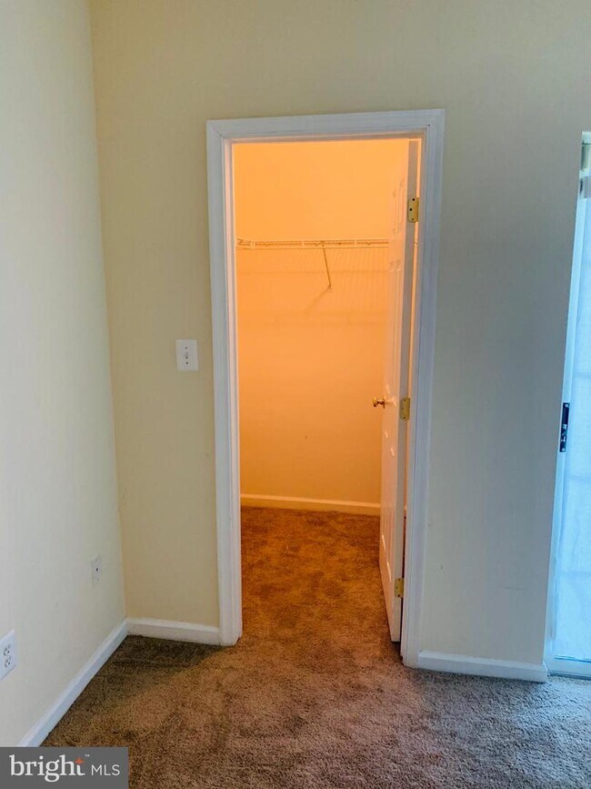 Building Photo - 14282 Hampshire Hall Ct
