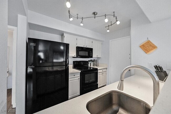 Foto del edificio - 555 E Silverado Ranch Blvd