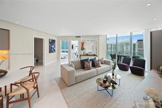 Foto del edificio - 350 S Miami Ave