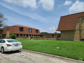 Building Photo - 3740 Cibolo Dr