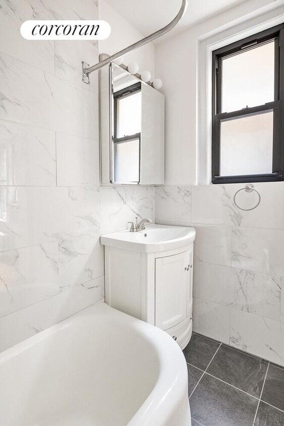 Building Photo - 321 E 54th St