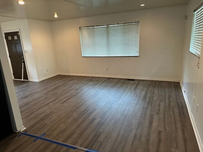 Foto del edificio - 3409 N Leland Ave