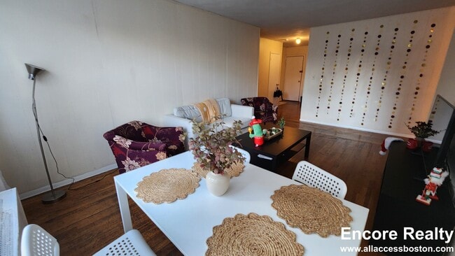 Building Photo - 1999 Commonwealth Ave