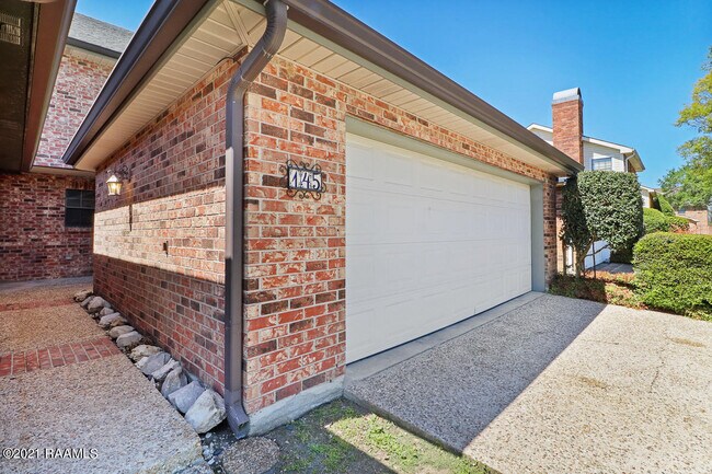 Building Photo - 145 Ambiance Cir