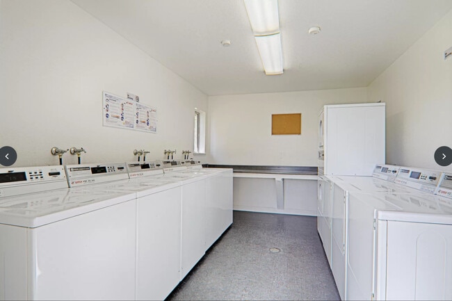 Building Photo - Woodlands West Townhomes