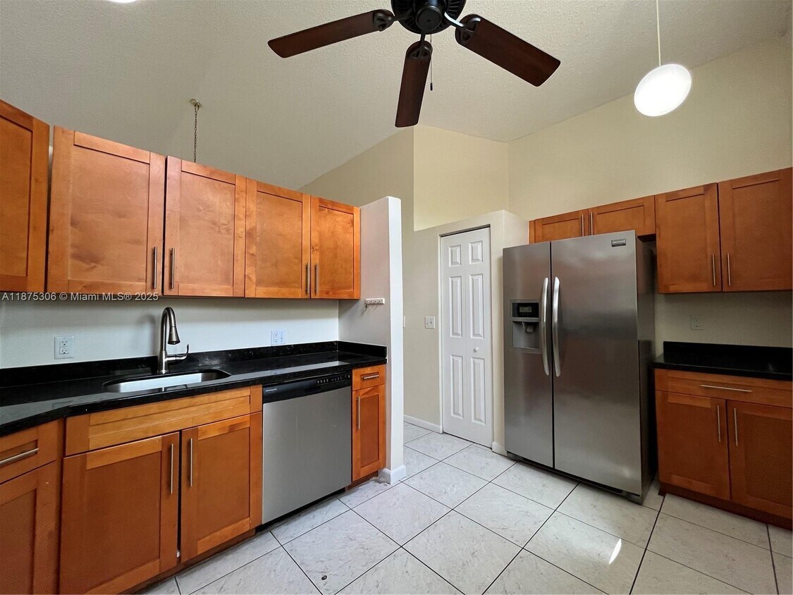 Foto principal - 210 Maddy Ln