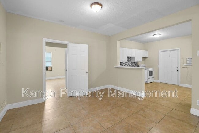 Photo - 3721 Henry Ave Apartment