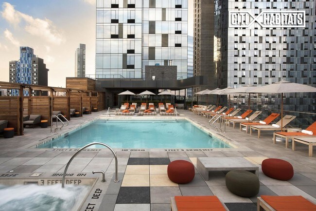 Building Photo - 2 Jackson Park