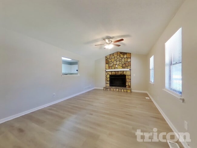 Building Photo - 17 Paces Meadows Dr